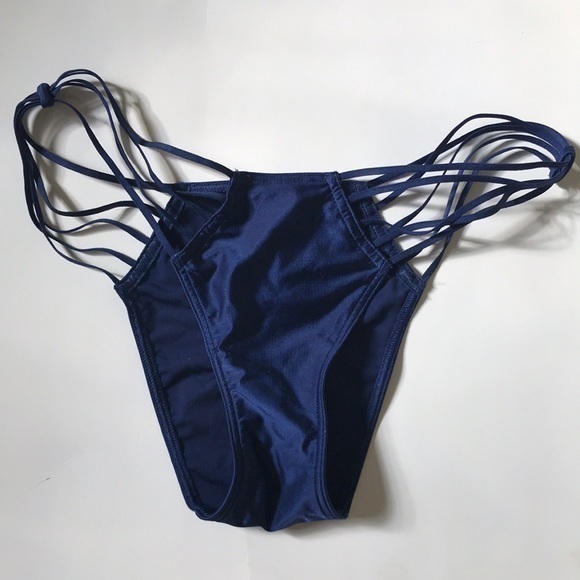 Victoria’s Secret new blue cheekini panty with interesting side string Sz S - Picture 1 of 4